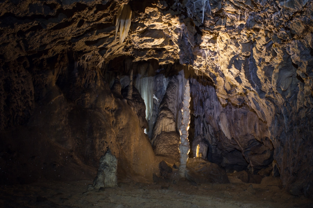 Djalovica pećina, Pećina nad vražjim firovima