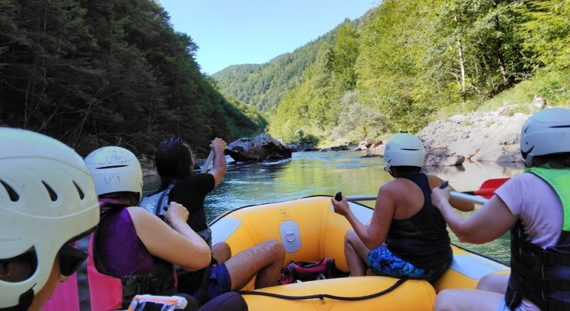 RAFTING TARA RIVER
